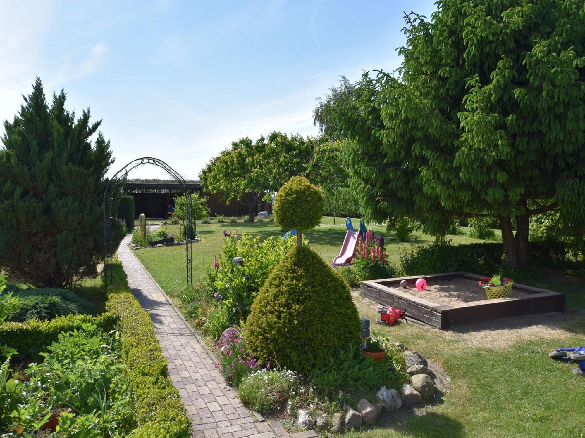 Beautiful Apartment In Robertsdorf With Garden Blowatz Екстер'єр фото